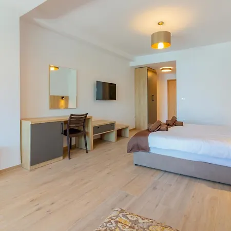 Lago Hotel 4*
