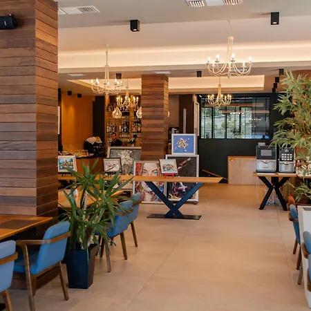 Lago Hotel 4*